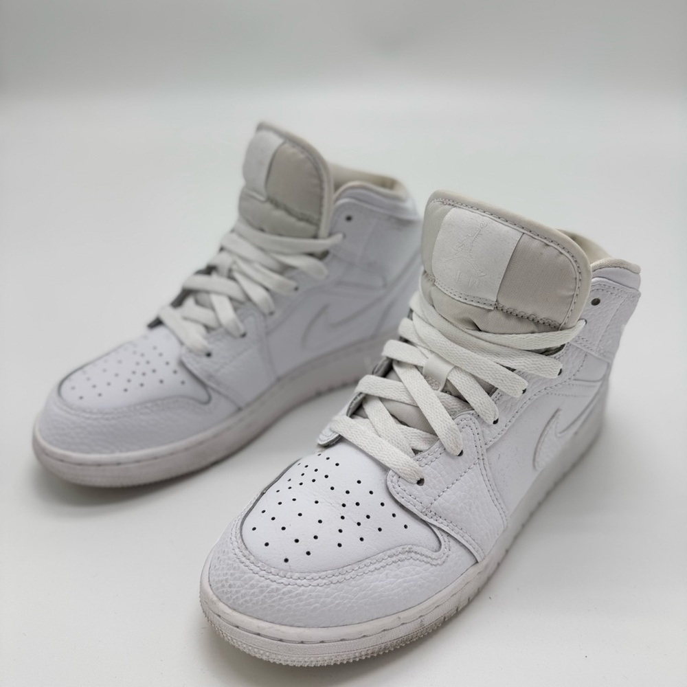 Air Jordan White High Sneakers size 38.5